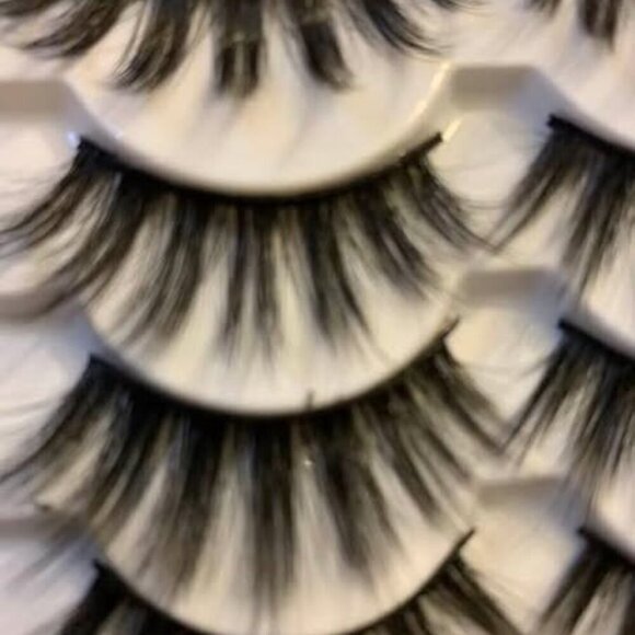 Dramatic Lashes - Picture 2 of 2